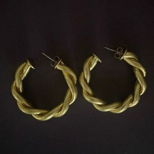 Golden twisted earrings